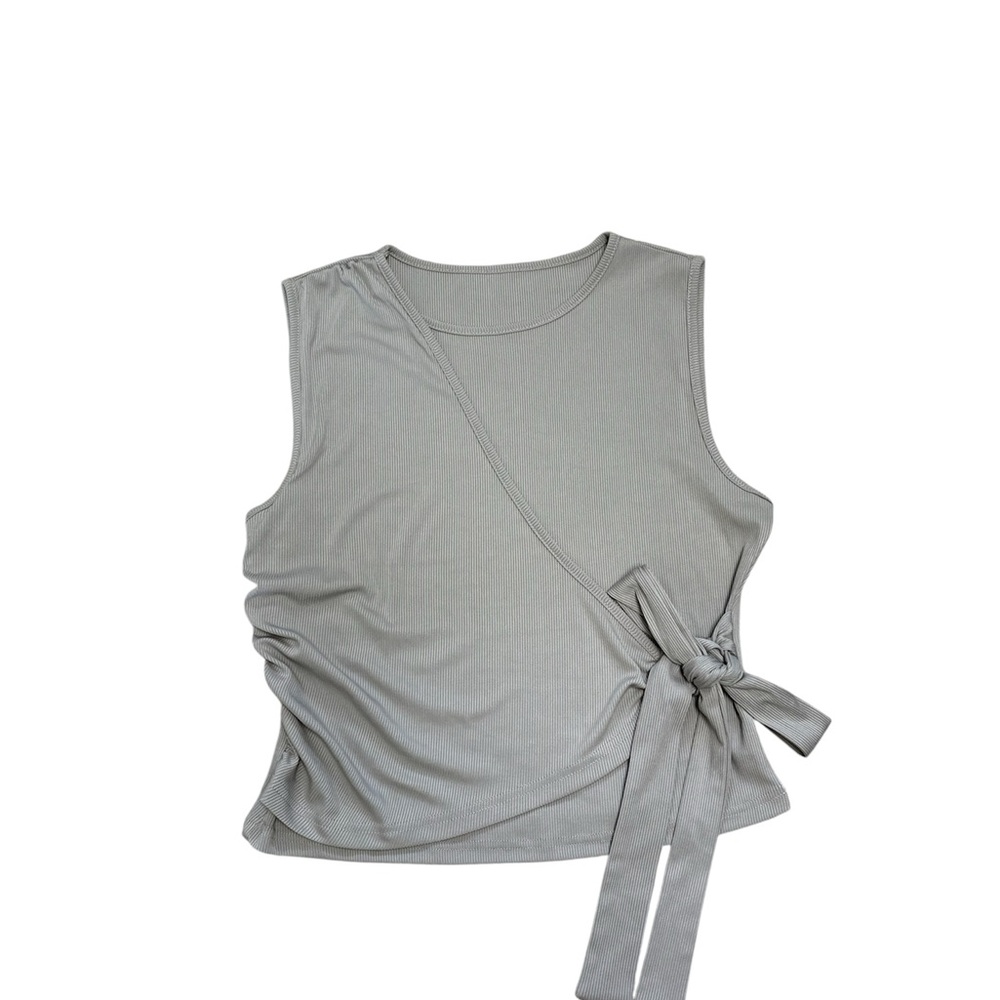 NWT YOZY Brand Light Gray Sleeveless Top in Size LARGE